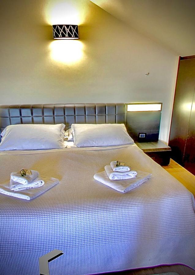 Hotel Borgo Manzoni - Charming House Rozzano Esterno foto