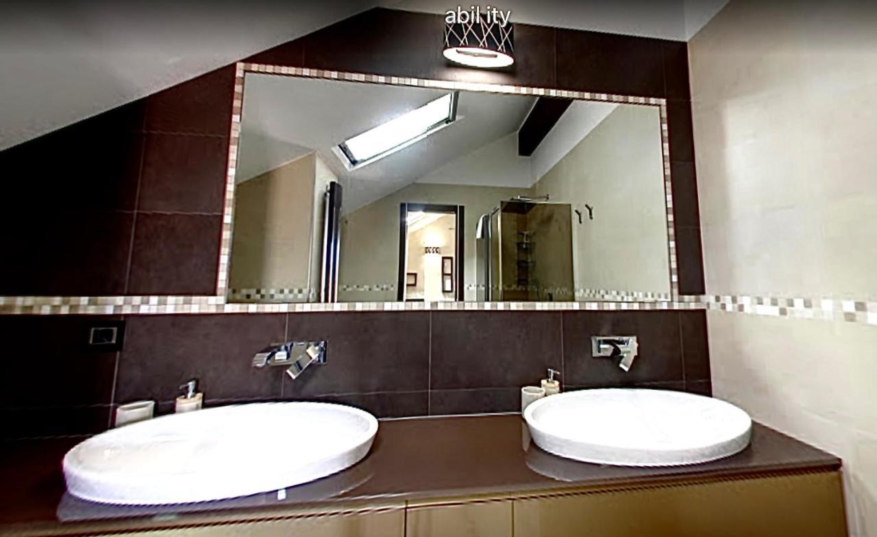 Hotel Borgo Manzoni - Charming House Rozzano Esterno foto